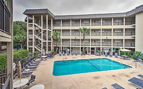 Hilton Head Gem Walk To Coligny Plaza And Beach!